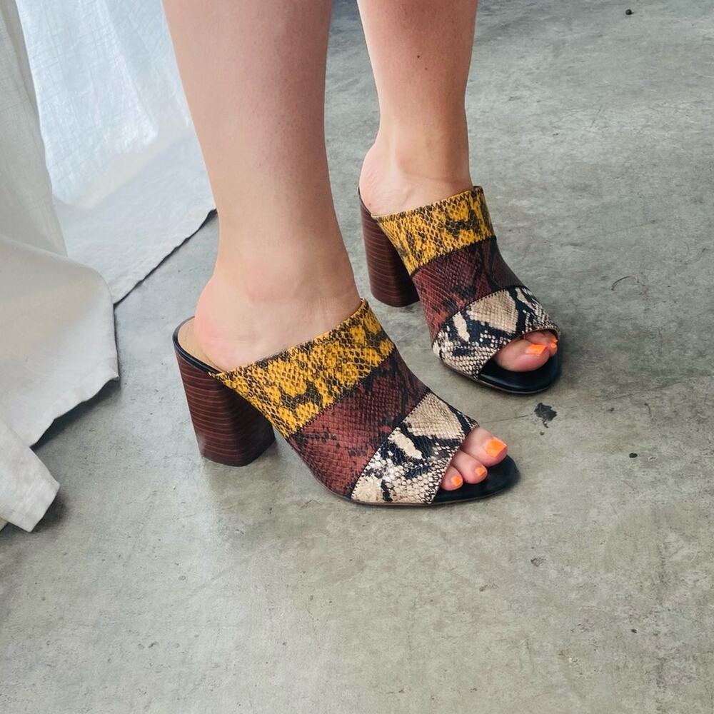 GIBSON LATIMER White Snakeskin Colorblock Stripe Wedge Stacked Heeled Mules 11 - Picture 5 of 6